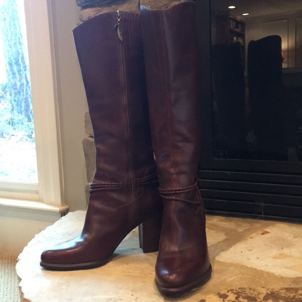 Ugg Heeled Tall Leather Boots - 9.5M